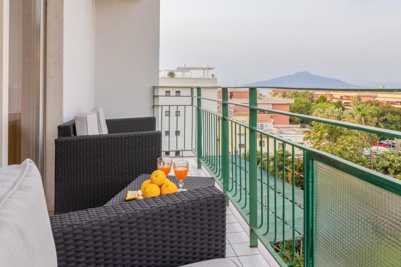 Sorrentovibes - Family Home With Terrace & Amazing View In Sorrento Center Exterior photo